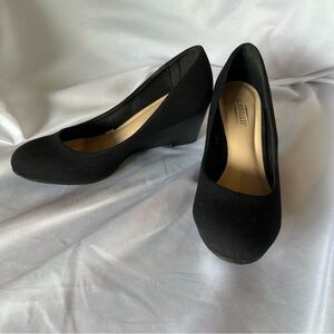 Seychelles Black Classic Fabric Wedge 2” Heel Round Toe Pump Shoe Size 7 Women’s